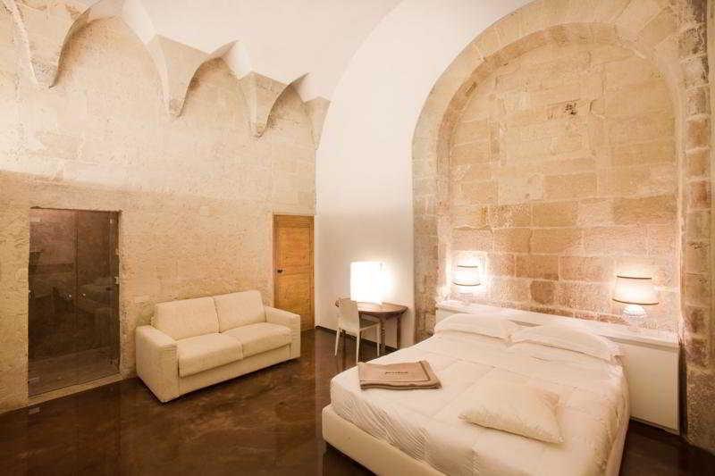 Palazzo Persone Dimora Storica Bed & Breakfast Lecce Ngoại thất bức ảnh