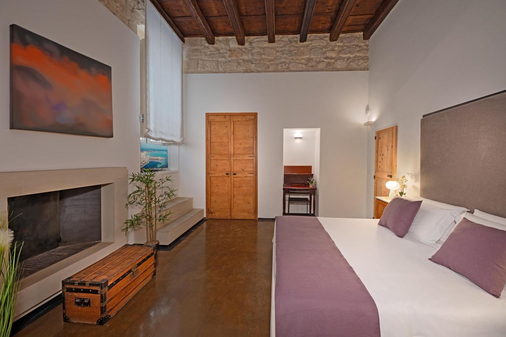 Palazzo Persone Dimora Storica Bed & Breakfast Lecce Ngoại thất bức ảnh