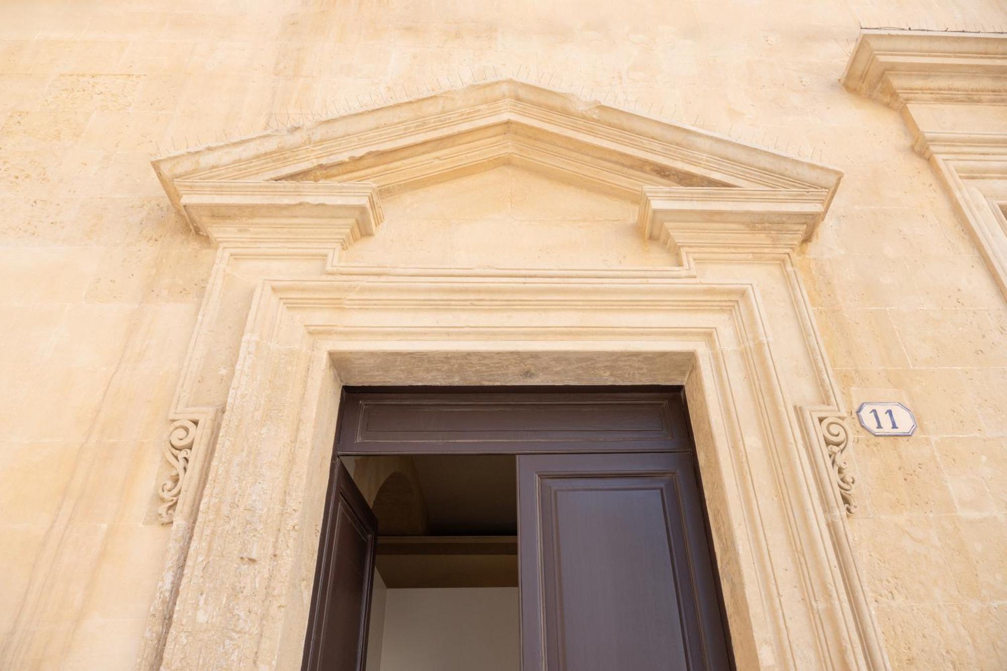 Palazzo Persone Dimora Storica Bed & Breakfast Lecce Ngoại thất bức ảnh