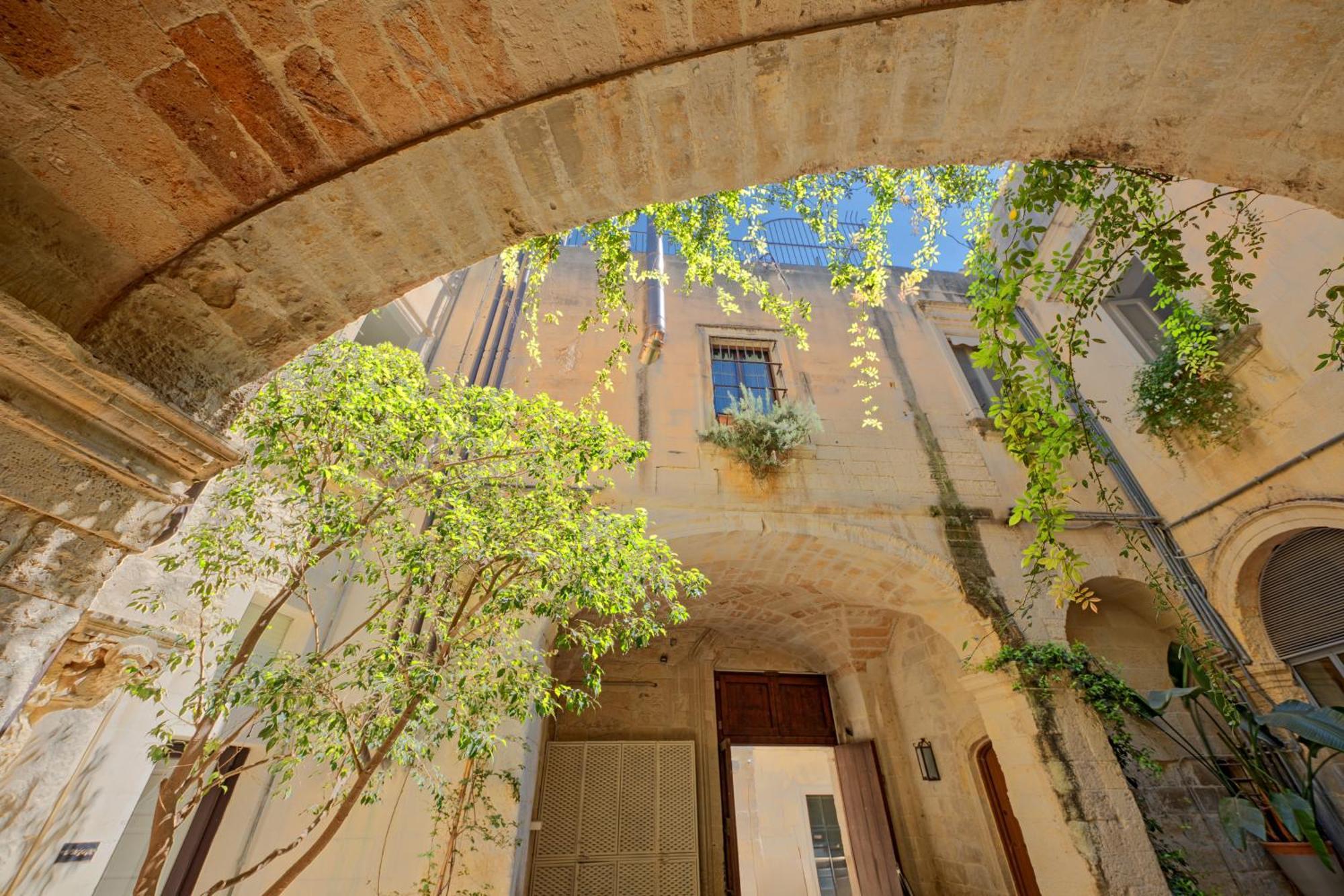 Palazzo Persone Dimora Storica Bed & Breakfast Lecce Ngoại thất bức ảnh