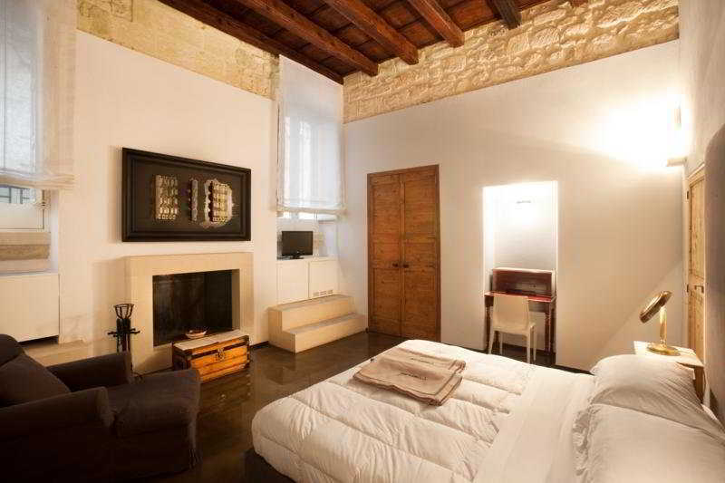 Palazzo Persone Dimora Storica Bed & Breakfast Lecce Ngoại thất bức ảnh
